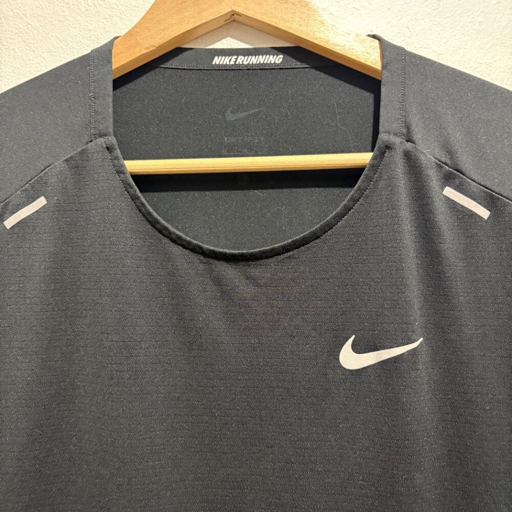 Nike Rise 365 Men's Dri-FIT Short-Sleeve Running Top in Black - Picture 4 of 8